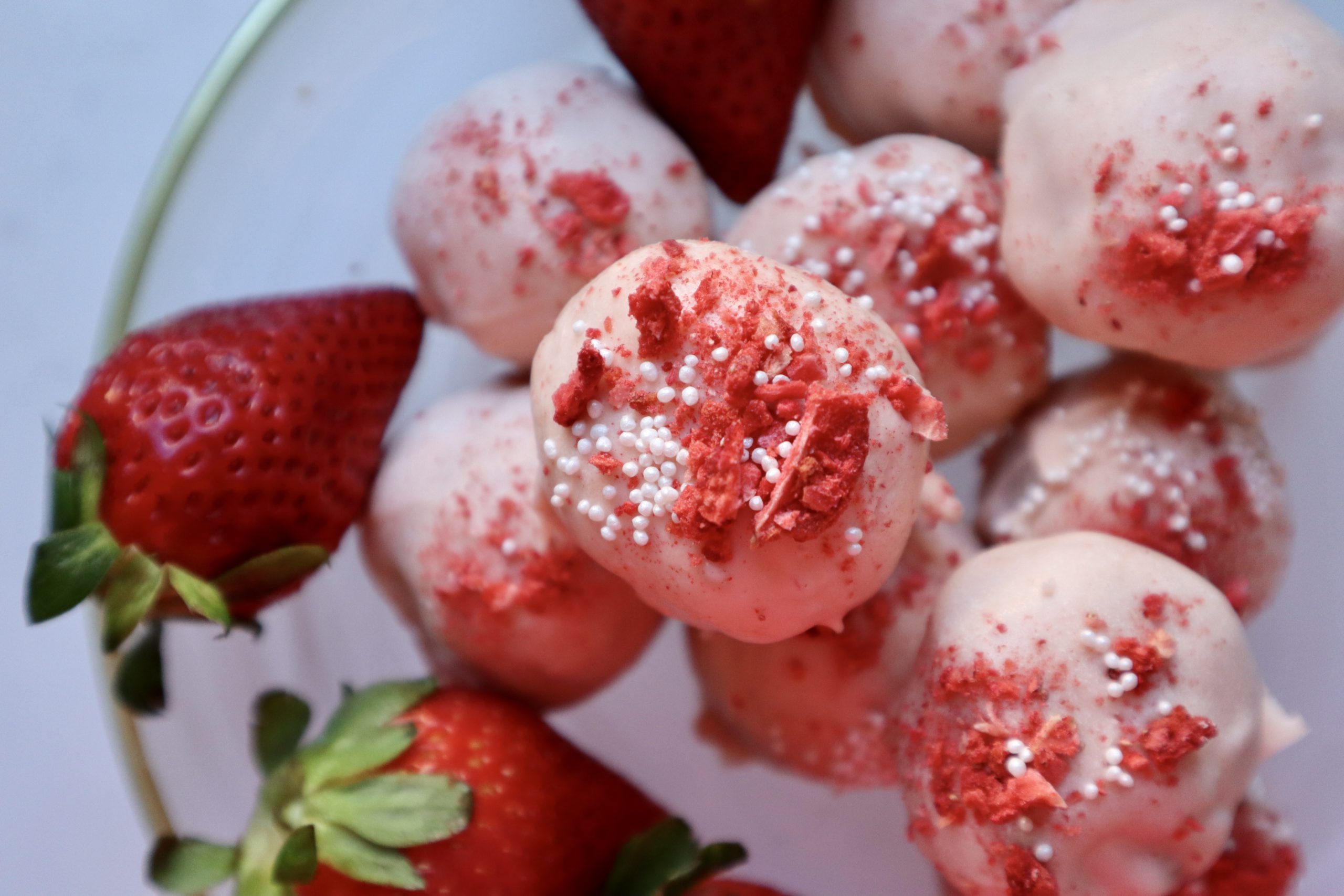 strawberry cheesecake truffles