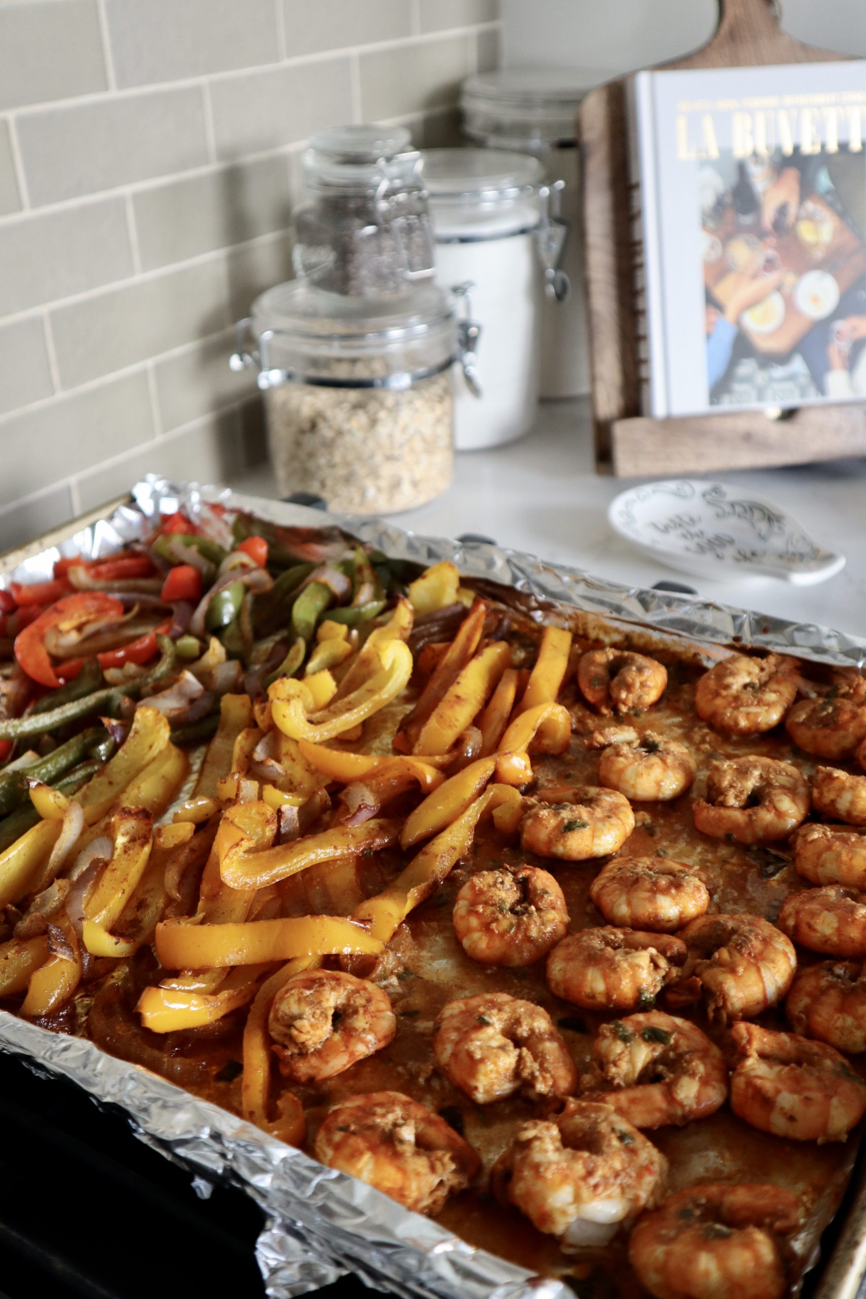 sheet pan shrimp fajitas