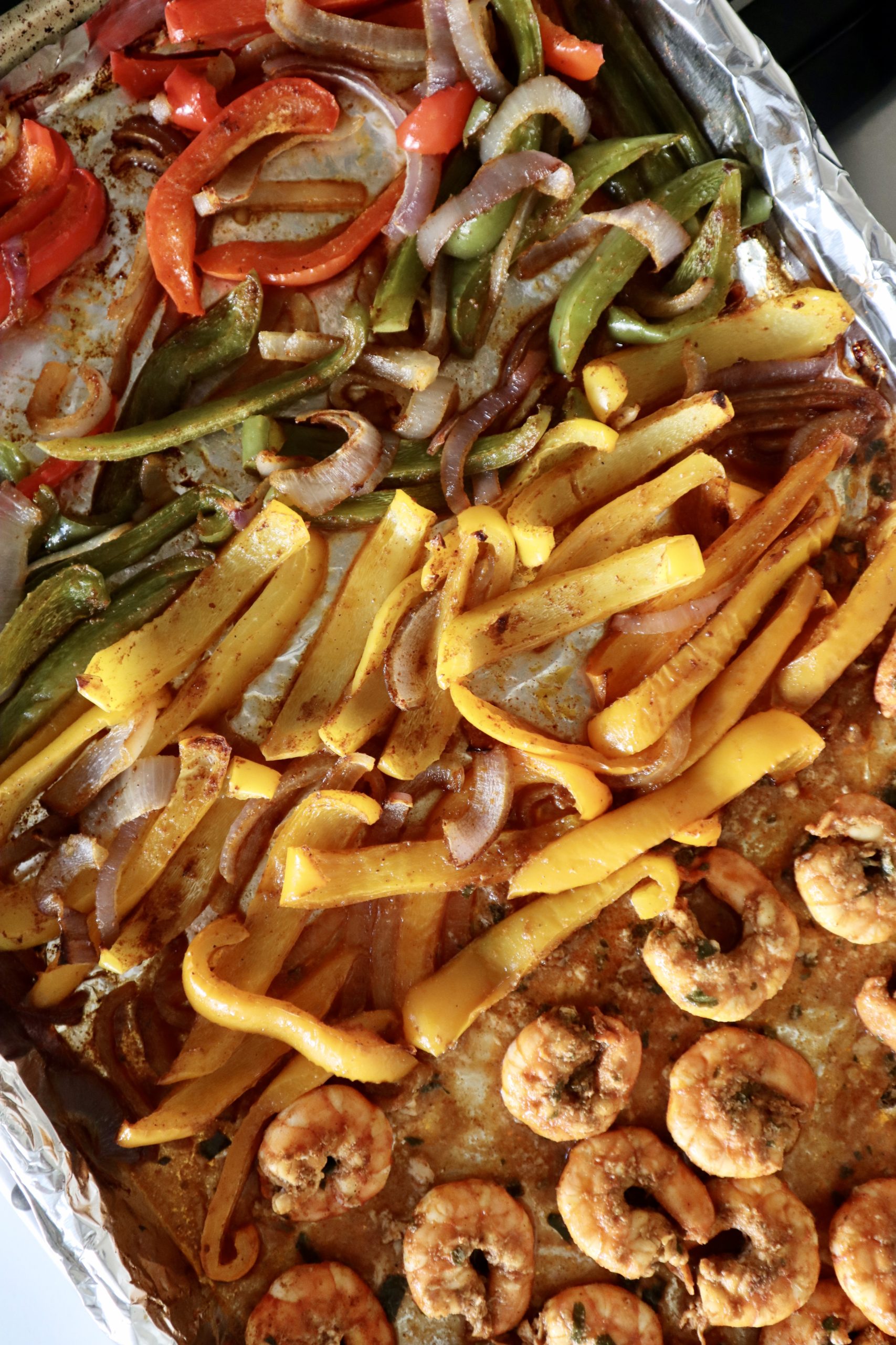 sheet pan shrimp fajitas