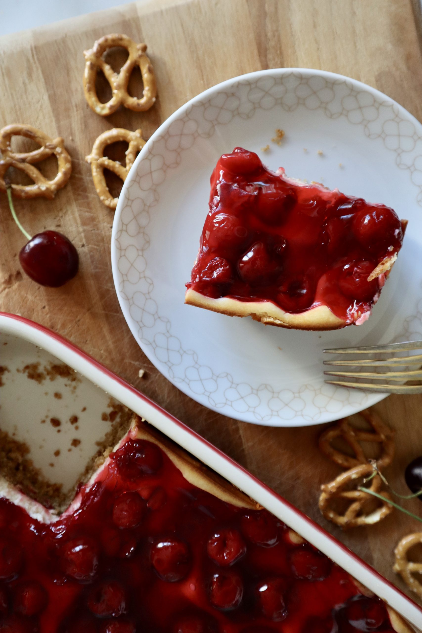 cherry cheesecake pretzel bars