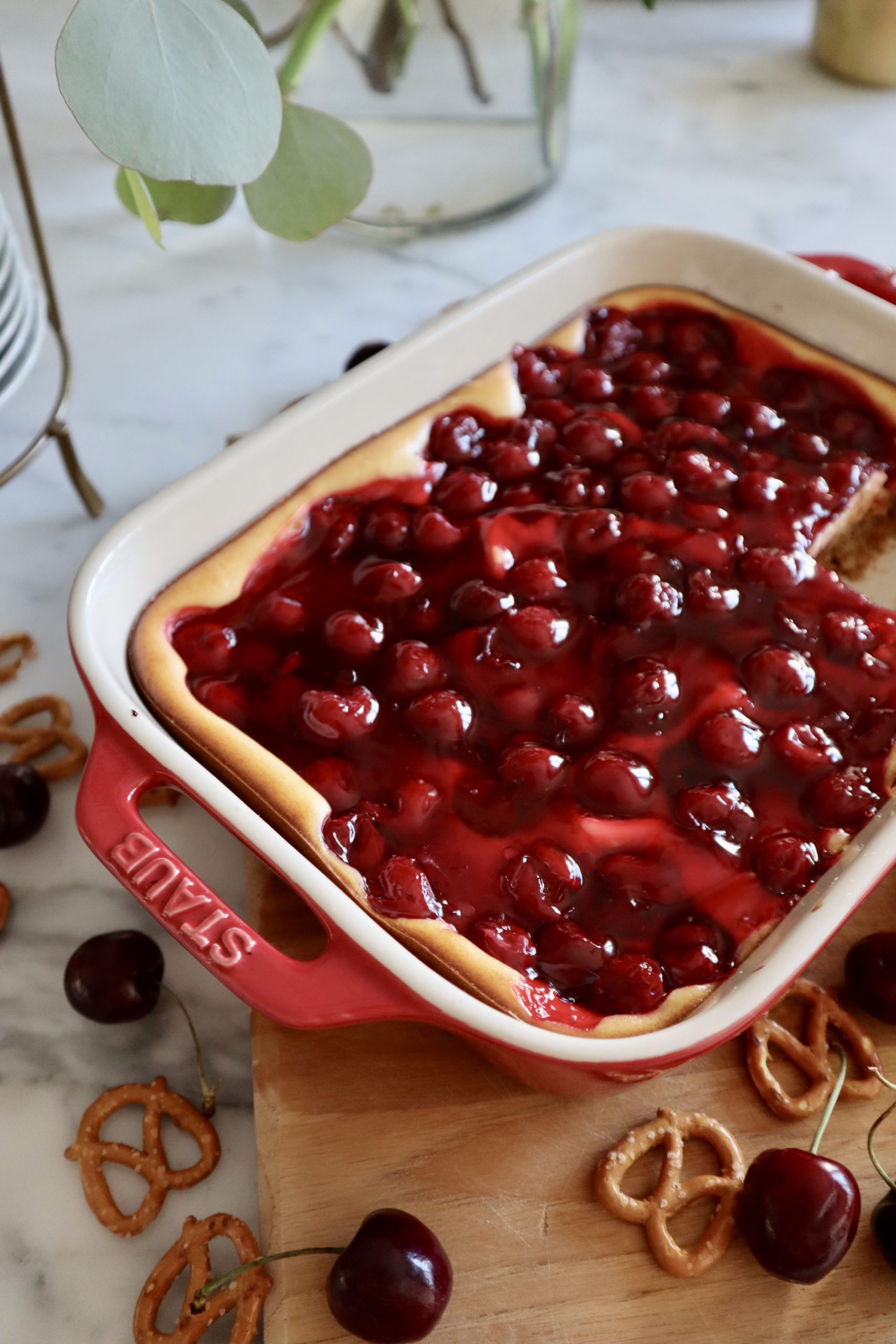 cherry cheesecake pretzel bars