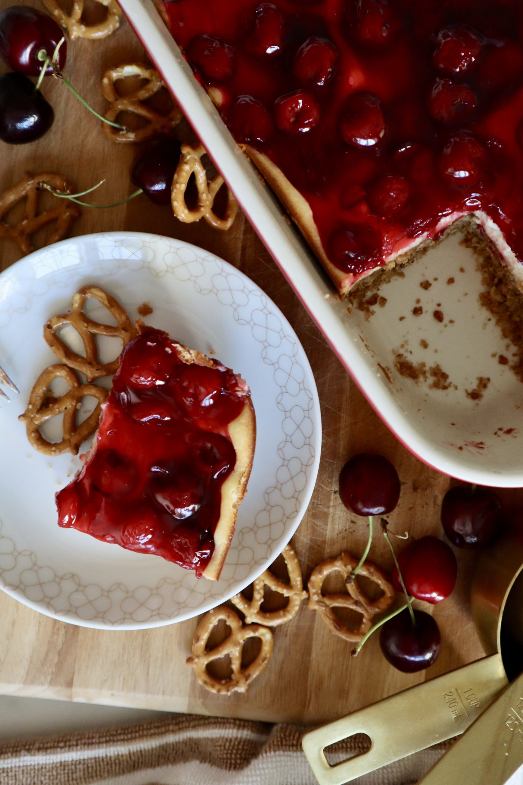 cherry cheesecake pretzel bars