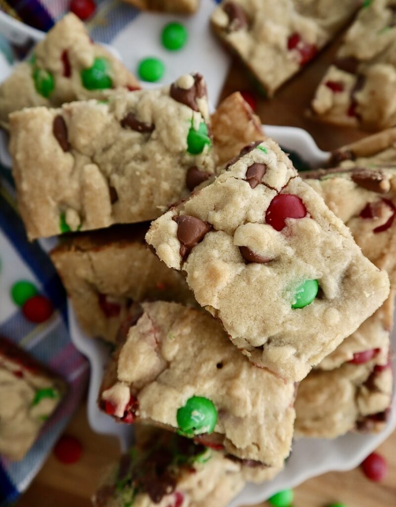 holiday m&m cookie bars